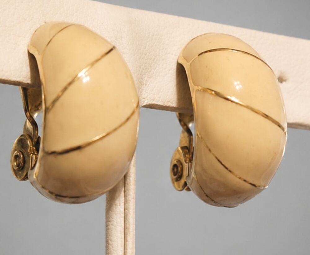 Vintage Monet Hoop Clip-on Earrings 3/4" Creamy White Enamel Gold-tone wc 61